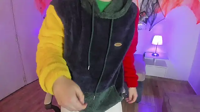 Snapshot of Golden-Boyy chatting on 10/20/25, 03:29 Golden-Boyy online show from 10/20/25, 03:29