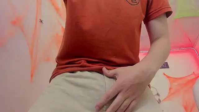 Snapshot of Golden-Boyy chatting on 10/27/25, 03:54 Golden-Boyy online show from 10/27/25, 03:54