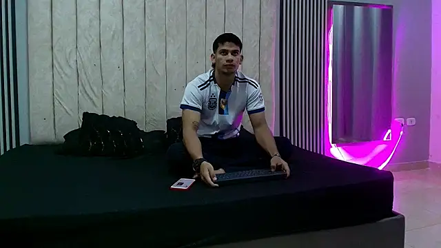 Snapshot of ANDRES_STUD chatting on 09/22/25, 04:25 ANDRES STUD online show from 09/22/25, 04:25