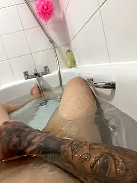 Snapshot of Ivancolomb chatting on 10/19/25, 12:28 Ivancolomb online show from 10/19/25, 12:28