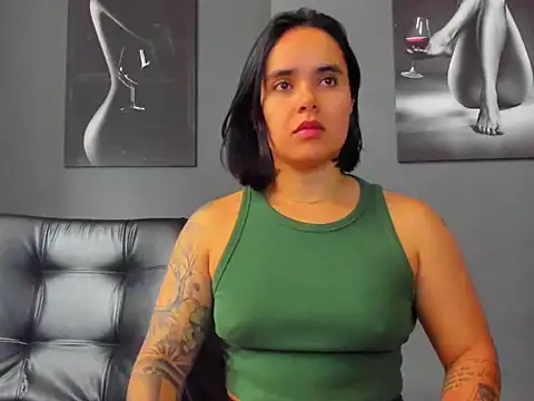 karlyjons12 online show from 12/22/25, 03:42