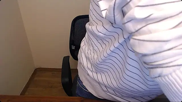 AdrianaRich  online show from 09/10/25, 06:35