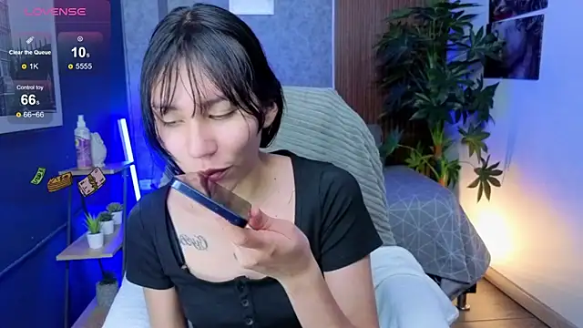 Miaa Lee7 online show from 05/26/26, 08:27