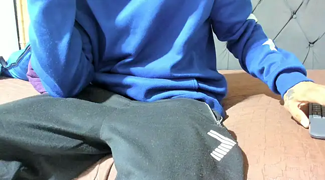 guyeifmaxiro online show from 02/23/25, 12:08