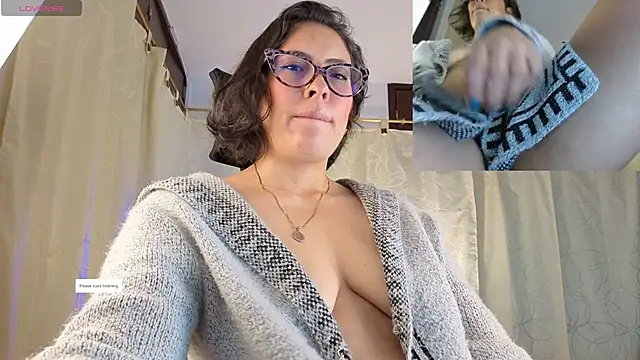 Snapshot of sophia_dumont chatting on 11/21/25, 11:03 sophia dumont online show from 11/21/25, 11:03