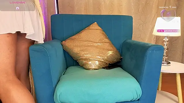 Snapshot of sophia_dumont chatting on 11/26/25, 01:17 sophia dumont online show from 11/26/25, 01:17