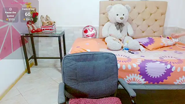 Snapshot of Dolldirtyxxx chatting on 11/12/25, 04:57 Dolldirtyxxx online show from 11/12/25, 04:57