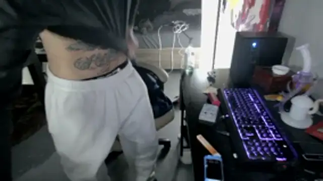 Snapshot of BadJewfucks chatting on 12/17/25, 02:50 BadJewfucks online show from 12/17/25, 02:50