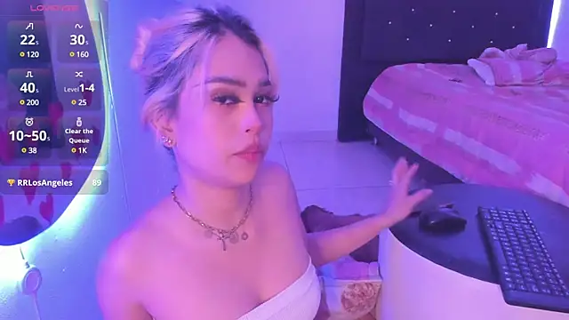 Snapshot of _Charlottequeen chatting on 02/20/25, 04:18 Charlottequeen online show from 02/20/25, 04:18