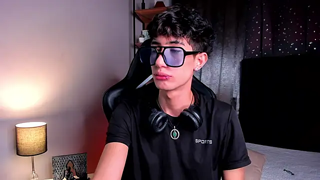 Snapshot of NovaaWheler chatting on 11/22/25, 07:02 NovaaWheler online show from 11/22/25, 07:02