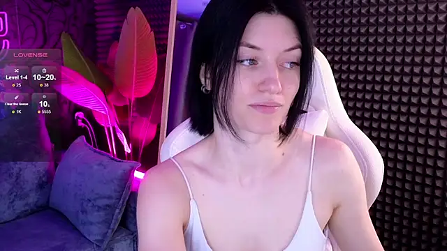 Snapshot of roxy_riot_ chatting on 09/18/25, 01:40 roxy riot online show from 09/18/25, 01:40