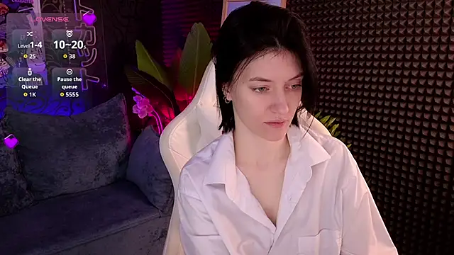 Snapshot of roxy_riot_ chatting on 09/26/25, 01:31 roxy riot online show from 09/26/25, 01:31