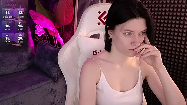 Snapshot of roxy_riot_ chatting on 09/29/25, 01:33 roxy riot online show from 09/29/25, 01:33