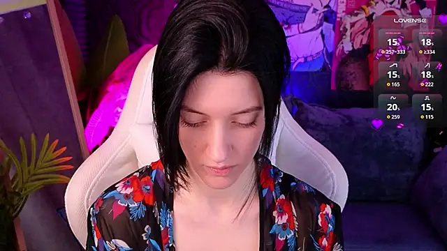 Snapshot of roxy_riot_ chatting on 10/18/25, 01:30 roxy riot online show from 10/18/25, 01:30