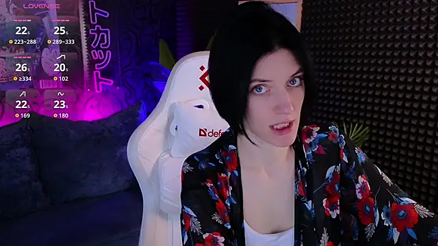 Snapshot of roxy_riot_ chatting on 10/23/25, 01:27 roxy riot online show from 10/23/25, 01:27