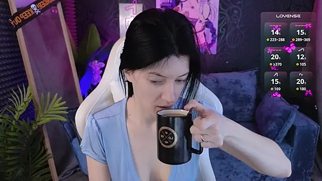 Snapshot of roxy_riot_ chatting on 11/05/25, 01:27 roxy riot online show from 11/05/25, 01:27