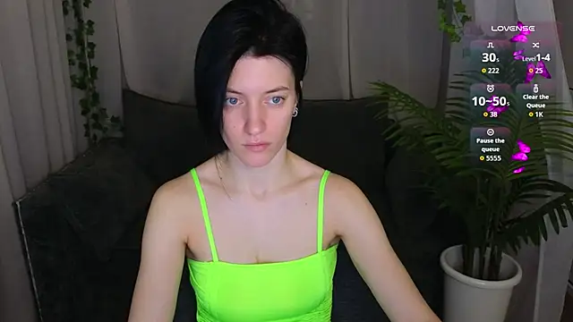 Snapshot of roxy_riot_ chatting on 11/08/25, 01:28 roxy riot online show from 11/08/25, 01:28