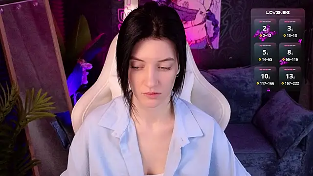 Snapshot of roxy_riot_ chatting on 11/18/25, 01:33 roxy riot online show from 11/18/25, 01:33