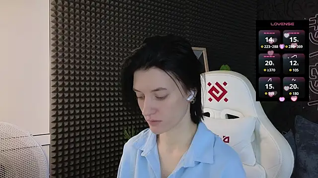 Snapshot of roxy_riot_ chatting on 12/14/25, 03:01 roxy riot online show from 12/14/25, 03:01