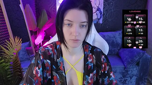 Snapshot of roxy_riot_ chatting on 12/17/25, 01:22 roxy riot online show from 12/17/25, 01:22