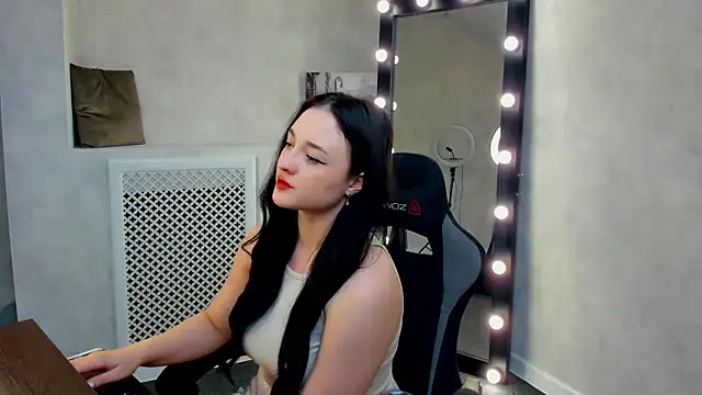 AnnetteHernande online show from 03/18/25, 10:03