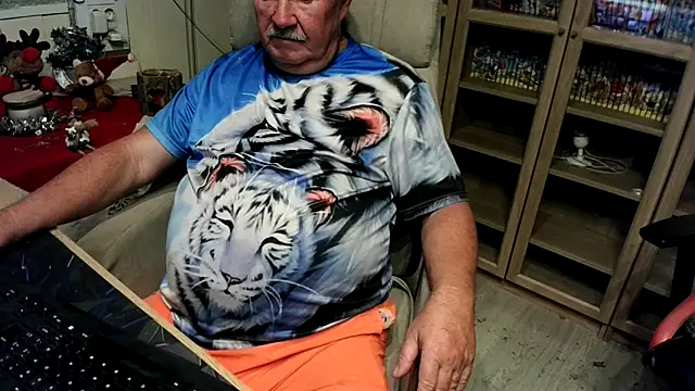 Snapshot of barenfan chatting on 11/29/25, 11:19 barenfan online show from 11/29/25, 11:19