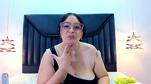 ZamiraGates online show from 02/26/25, 08:37