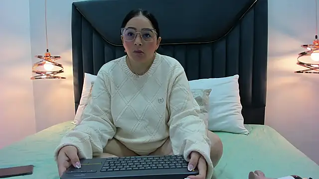 ZamiraGates online show from 03/18/25, 04:58