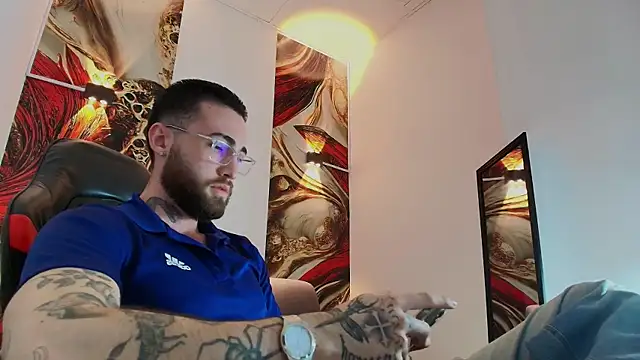 Luke davis01 online show from 11/18/25, 02:43