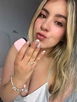 Cloee Rainbow1 online show from 06/05/26, 12:33