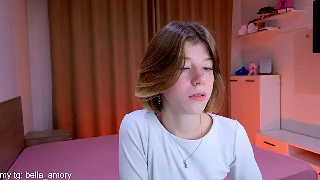 Snapshot of Bella_amory chatting on 12/04/25, 11:57 Bella amory online show from 12/04/25, 11:57