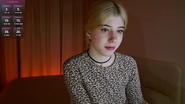 Snapshot of Bella_amory chatting on 05/18/26, 01:17 Bella amory online show from 05/18/26, 01:17