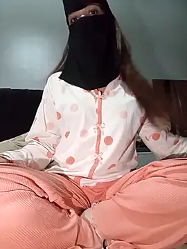 Snapshot of Milan-88 chatting on 10/20/25, 09:15 Milan-88 online show from 10/20/25, 09:15