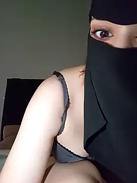 Snapshot of Milan-88 chatting on 11/10/25, 02:38 Milan-88 online show from 11/10/25, 02:38