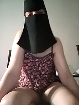 Snapshot of Milan-88 chatting on 11/17/25, 02:56 Milan-88 online show from 11/17/25, 02:56