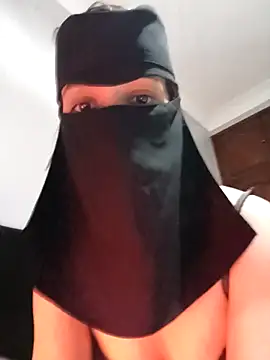 Snapshot of Milan-88 chatting on 12/13/25, 08:04 Milan-88 online show from 12/13/25, 08:04