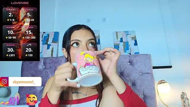 Skye Moore online show from 10/10/25, 07:24