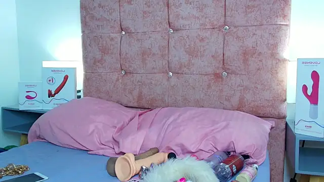 Skye Moore online show from 10/13/25, 11:43