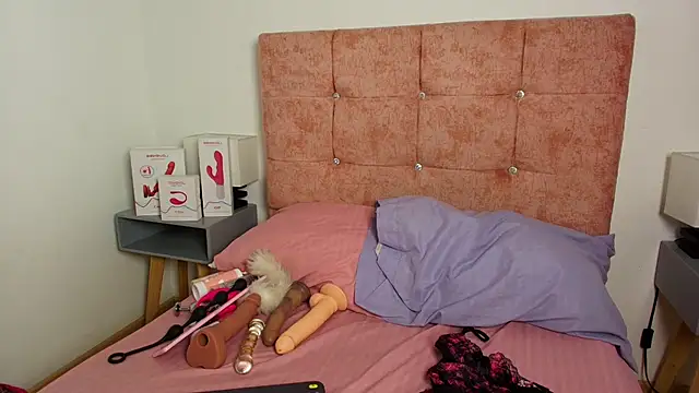 Skye Moore online show from 10/14/25, 12:06