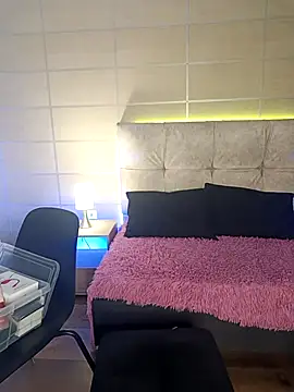  michonne  online show from 11/29/25, 08:56