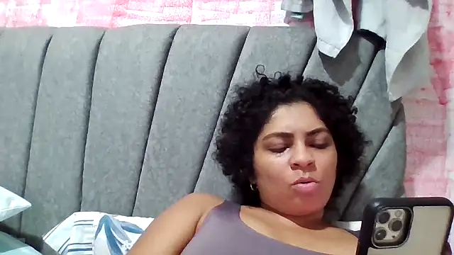 Snapshot of Tana_latin chatting on 10/10/25, 12:42 Tana latin online show from 10/10/25, 12:42