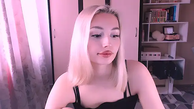 Snapshot of beauty_blonde chatting on 03/07/25, 03:08 beauty blonde online show from 03/07/25, 03:08