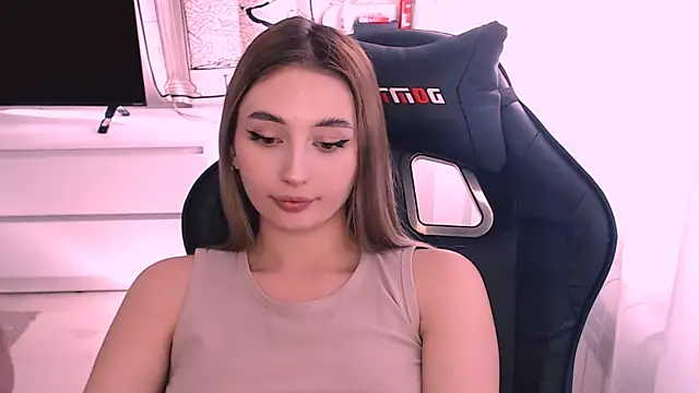 Snapshot of beauty_blonde chatting on 09/19/25, 07:10 beauty blonde online show from 09/19/25, 07:10