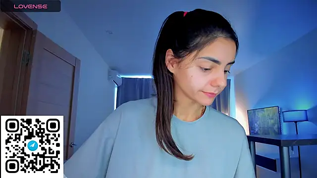 Snapshot of EmiliaZen chatting on 09/14/25, 12:37 EmiliaZen online show from 09/14/25, 12:37