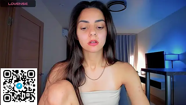 Snapshot of EmiliaZen chatting on 09/15/25, 05:02 EmiliaZen online show from 09/15/25, 05:02