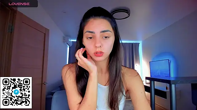 Snapshot of EmiliaZen chatting on 09/19/25, 11:22 EmiliaZen online show from 09/19/25, 11:22