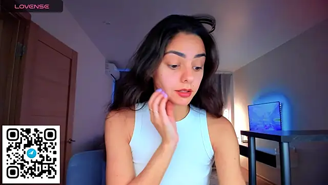 Snapshot of EmiliaZen chatting on 09/25/25, 02:10 EmiliaZen online show from 09/25/25, 02:10