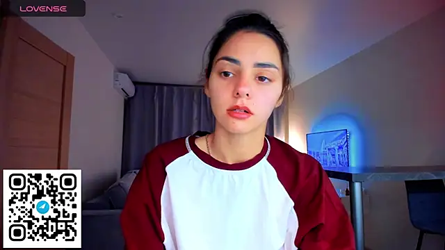 Snapshot of EmiliaZen chatting on 09/26/25, 03:38 EmiliaZen online show from 09/26/25, 03:38