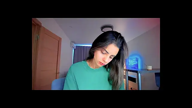 Snapshot of EmiliaZen chatting on 09/28/25, 12:21 EmiliaZen online show from 09/28/25, 12:21