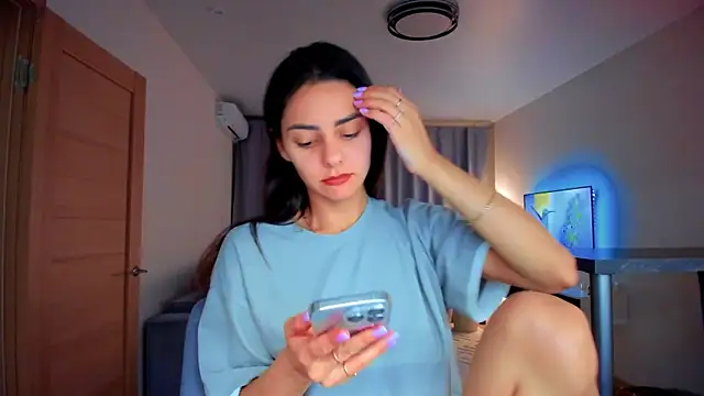 Snapshot of EmiliaZen chatting on 09/29/25, 06:02 EmiliaZen online show from 09/29/25, 06:02